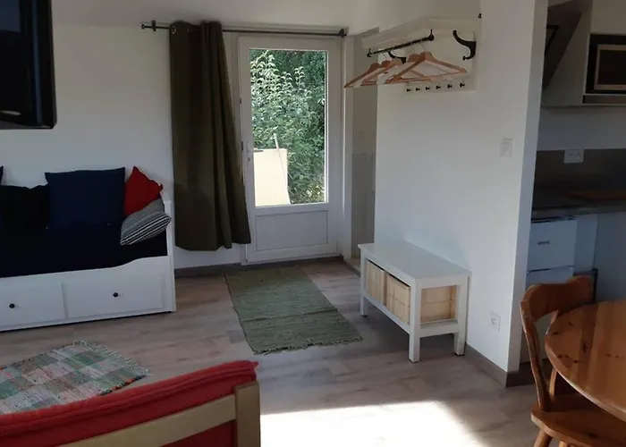 Dans Un Cadre Champetre * Mas-Saintes-Puelles